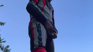 Biker pissing - video 2 - ThisVid.com