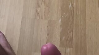 I shoot my heavyset load ever (11 shots) dam it felt so good and i was still horny after that