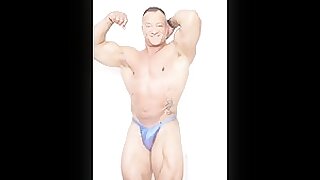 Muscle daddy poses and jerks off