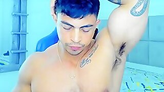 More of this handsome muscled beast! Enjoy his armpits!