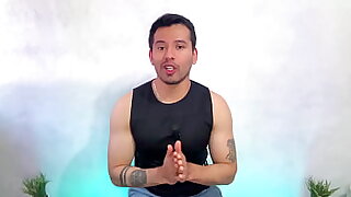 Cajero del 7eleven dotado penetra a pelo a twink en los pasivos de la tienda en la madrugada&excl; relato sexual