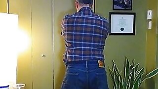 Daddy lets his penis ejaculate