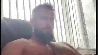 Beefy tiktoker rubbing one out