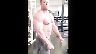 Can anyone ID this hot bodybuilder?