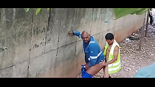 Trabalhadores v&atilde;o atr&aacute;s da obra fuder