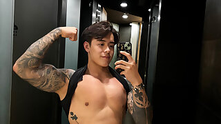 211 Singaporean hottie Titus Low