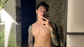 143 Singaporean hottie Titus Low