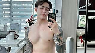 113 Singaporean hottie Titus Low