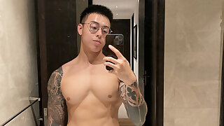 8 Singaporean hottie Titus Low