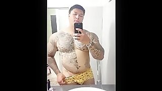 🔥Tatooed muscle stud cumming💦 beefymuscle.com