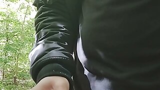 My dick came in the woods in Paris