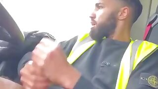 Cara dando uma relaxada no trabalho