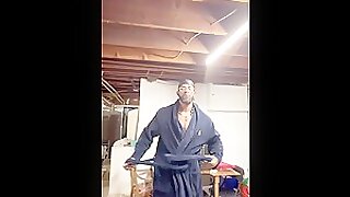 Who wants to unrobe the King?
