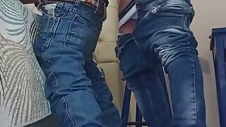 Gozou 2 vezes no cu do cowboy