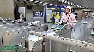 ofereci ajuda pra um cara P&period;C&period;D na esta&ccedil;&atilde;o do m&ecirc;tro e o puto me deu seu rab&atilde;o enorme como agradecimento