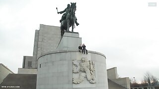 Sightseeing!, Sc.1 (Hans Lecker, Nick Fox)
