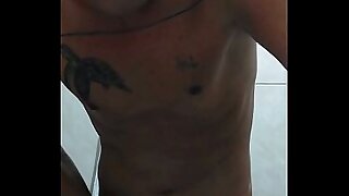EXIBINDO A PICA&comma; FALANDO PUTARIA&excl; JATADA DE PORRA