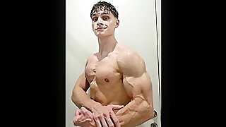 MUSCLES WET POST SHOWER